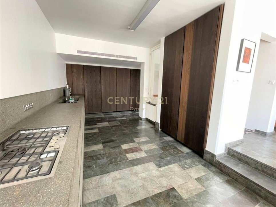 5 bedrooms Villa in Limassol, Cyprus No. 55182