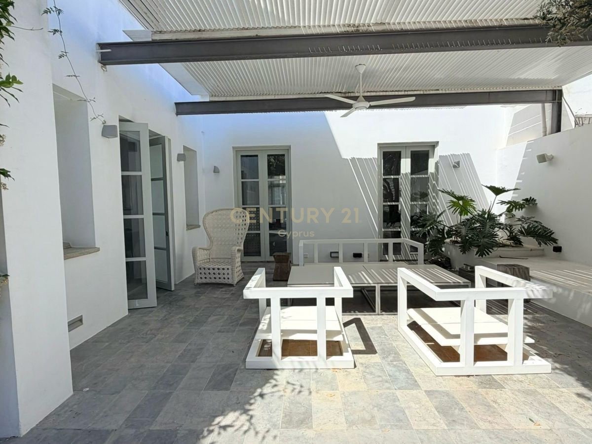 5 bedrooms Villa in Limassol, Cyprus No. 55182