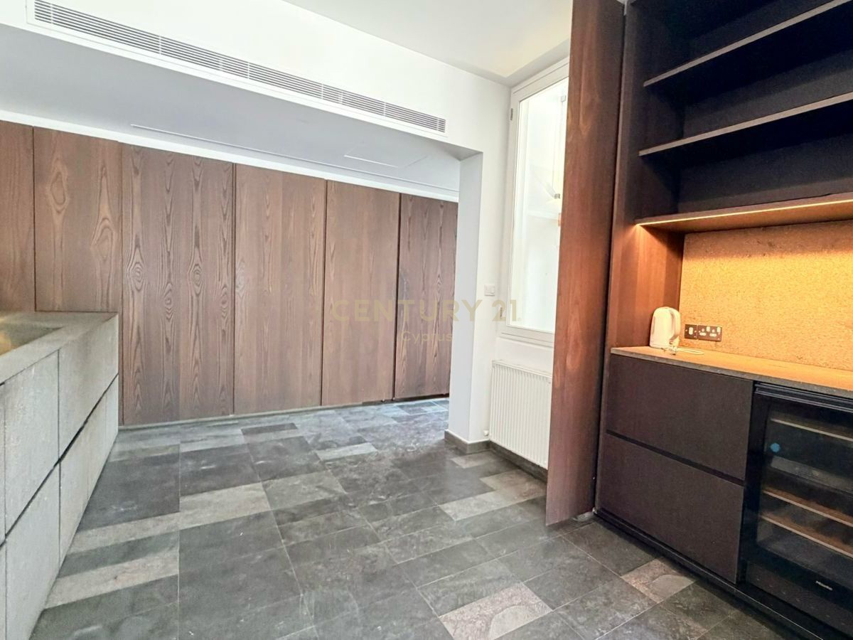 5 bedrooms Villa in Limassol, Cyprus No. 55182