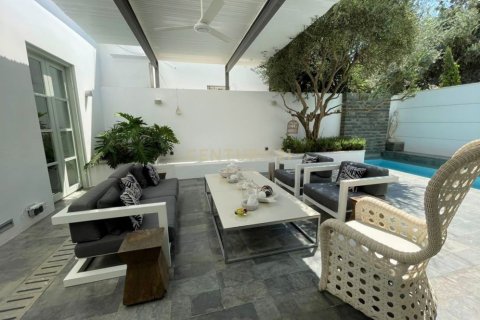 5 dormitorios Villa en Limassol,  No. 55182