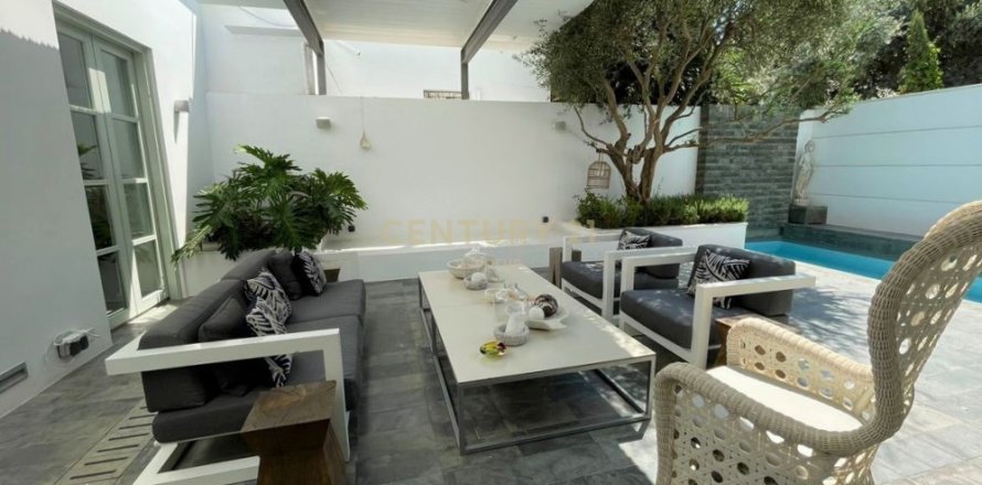 5 dormitorios Villa en Limassol,  No. 55182