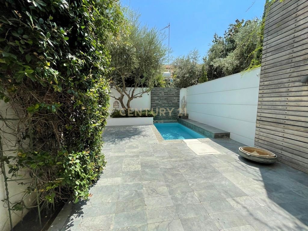 5 bedrooms Villa in Limassol, Cyprus No. 55182
