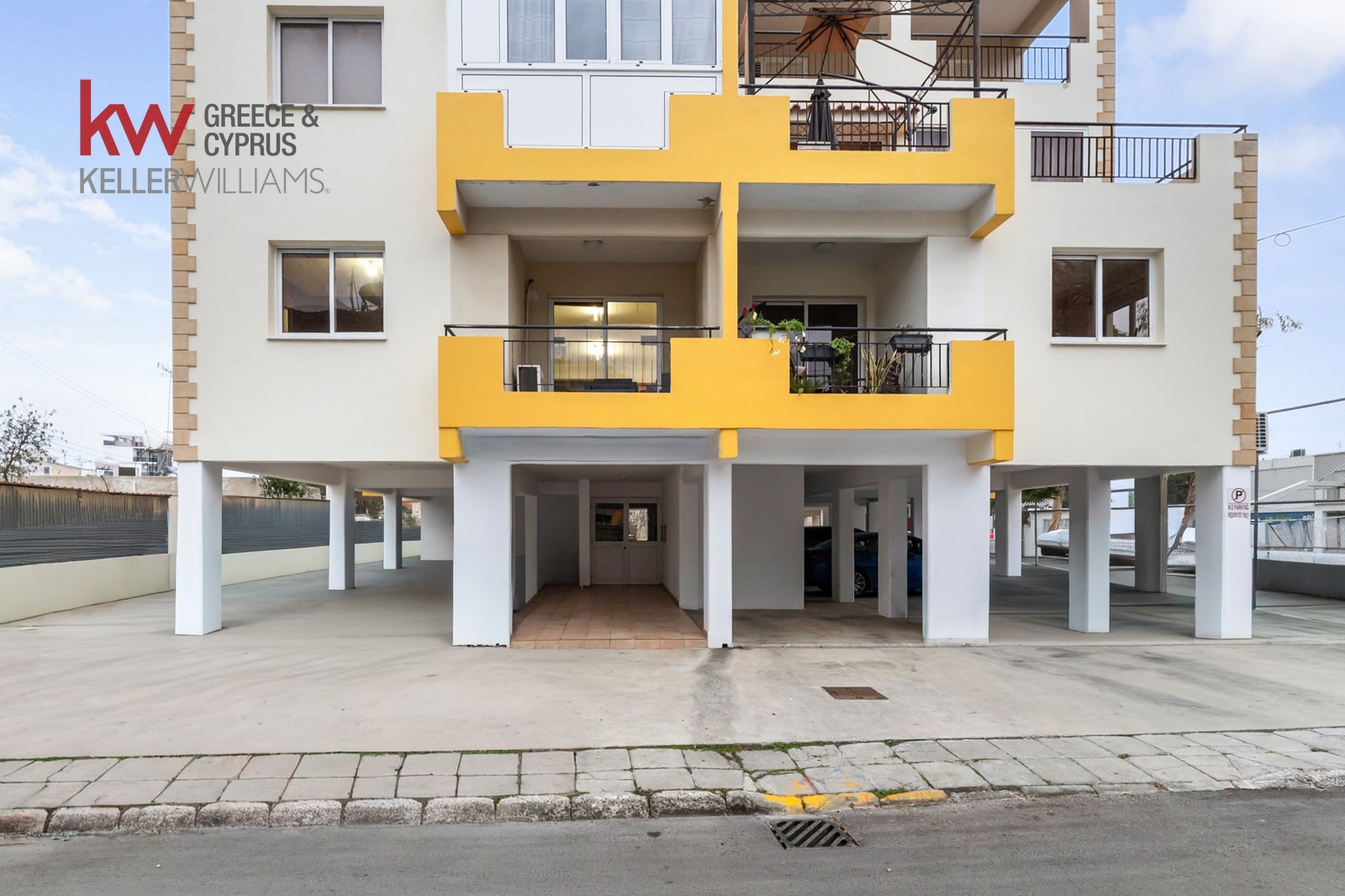 2 bedrooms Apartment in Larnaca, Larnaka, Cyprus No. 39740