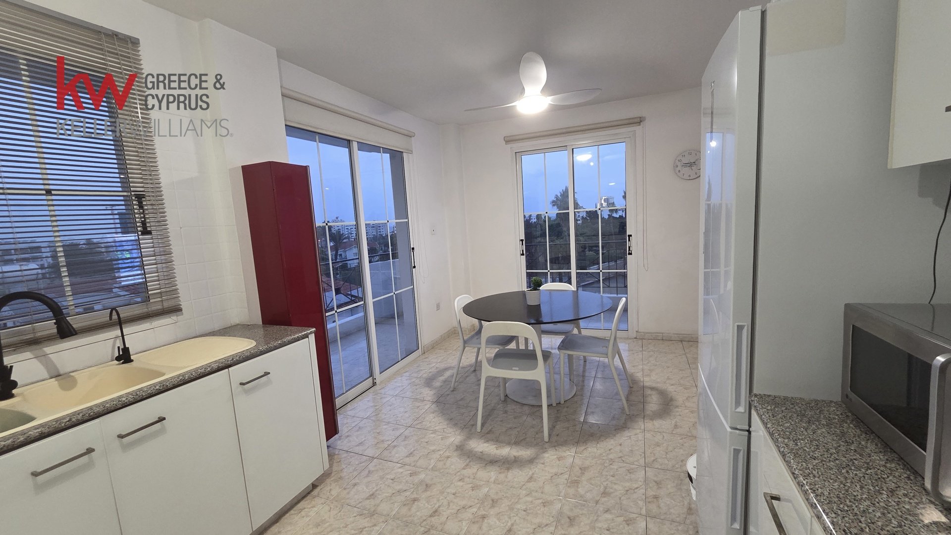 Квартира с 3 спальнями в Ларнака, Кипр № 39736