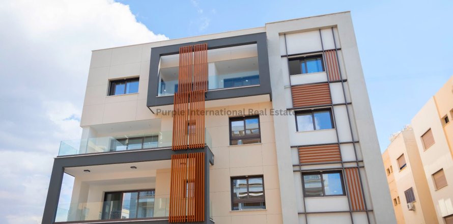 3 bedrooms Apartment in Limassol,  No. 56628