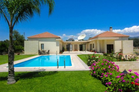 4 bedrooms Villa in Limassol,  No. 38671