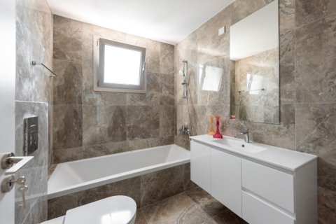 2 bedrooms Apartment in Limassol, No. 42503 4