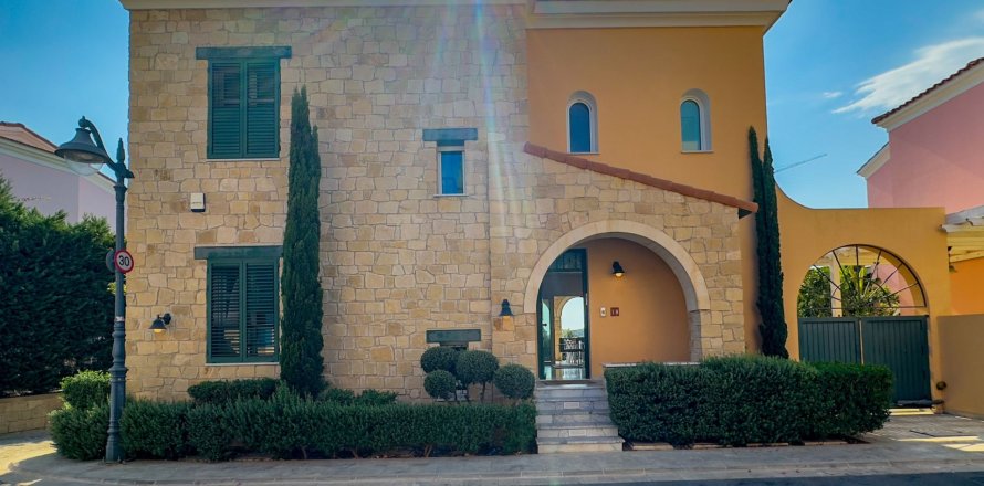 5 chambres Villa à Limassol,  No. 42507