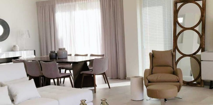 4 bedrooms Villa in Chloraka, Paphos,  No. 8154