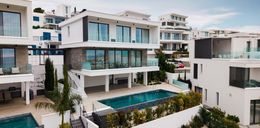 3 bedrooms Villa in Chloraka, Paphos,  No. 50519