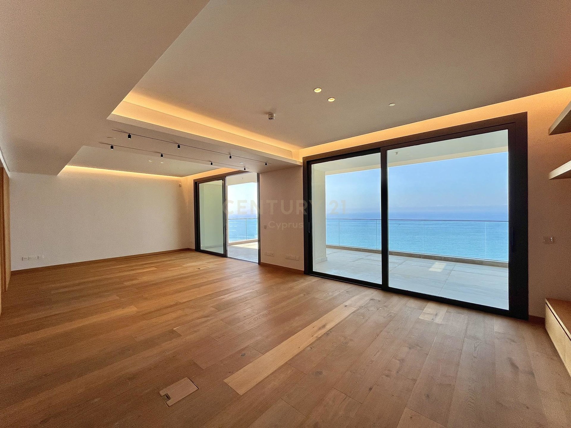 3 bedrooms Apartment in Agios Tychonas, Limassol, Cyprus No. 55939