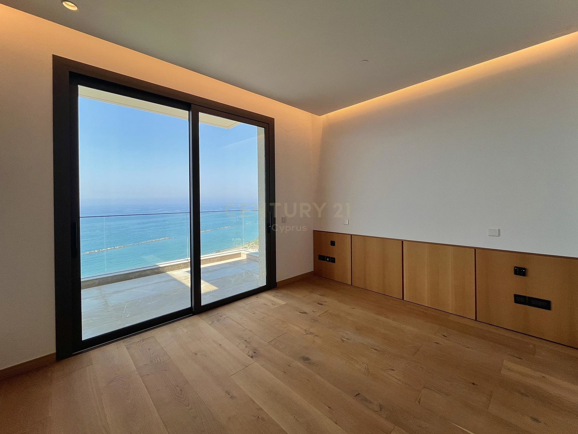 3 bedrooms Apartment in Agios Tychonas, Limassol, Cyprus No. 55939
