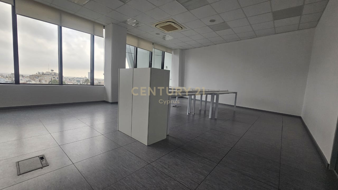 340m2 Office in Kato Polemidia, Limassol, Cyprus No. 55943