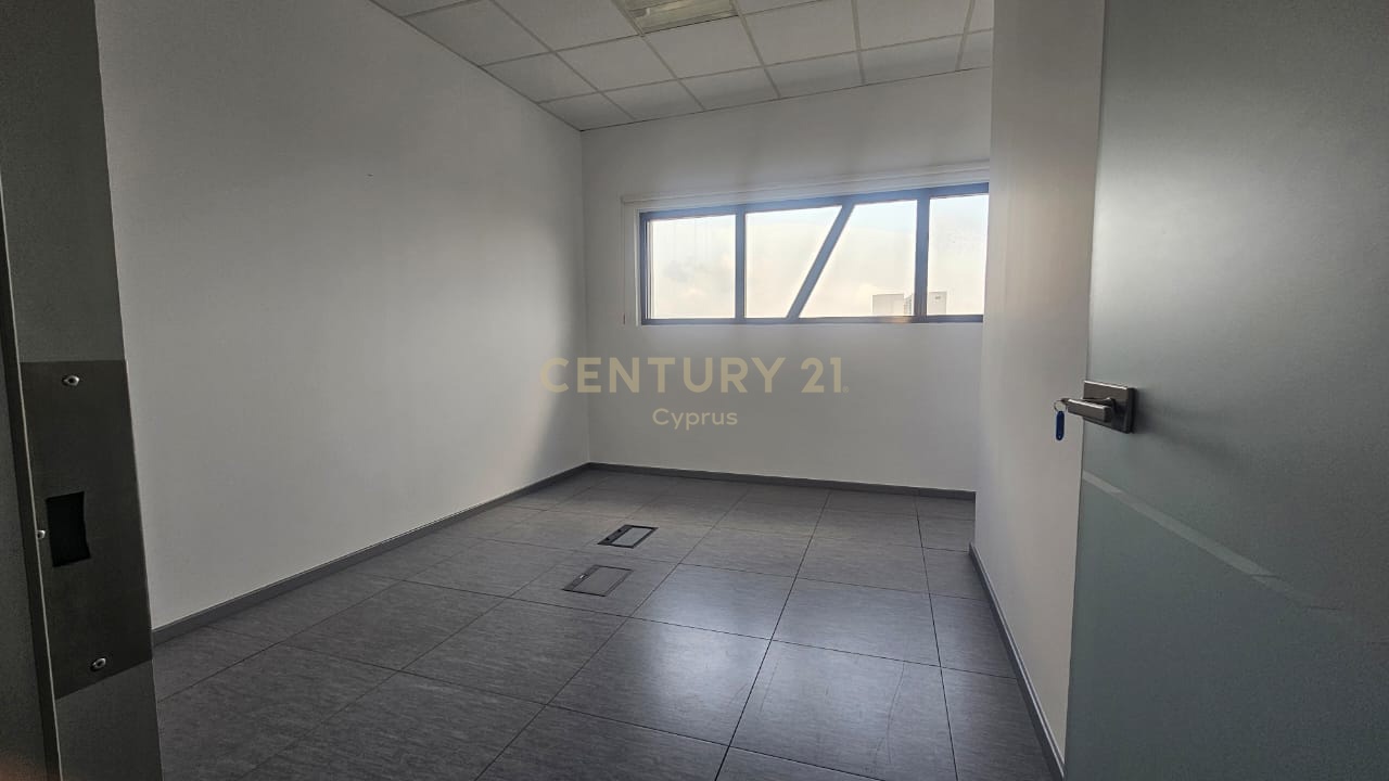 340m2 Office in Kato Polemidia, Limassol, Cyprus No. 55943