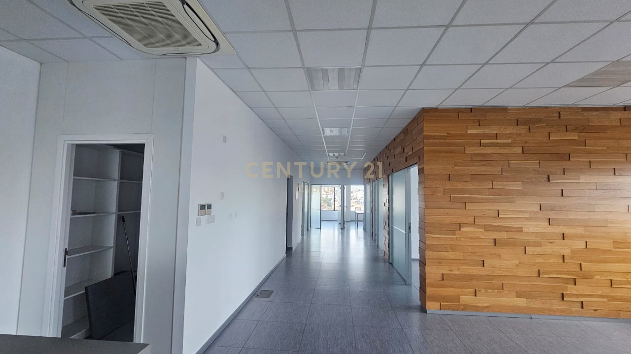 340m2 Office in Kato Polemidia, Limassol, Cyprus No. 55943