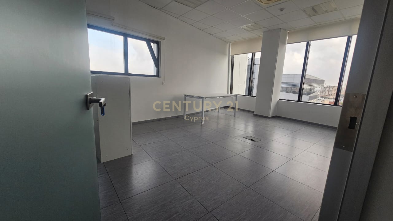 340m2 Office in Kato Polemidia, Limassol, Cyprus No. 55943