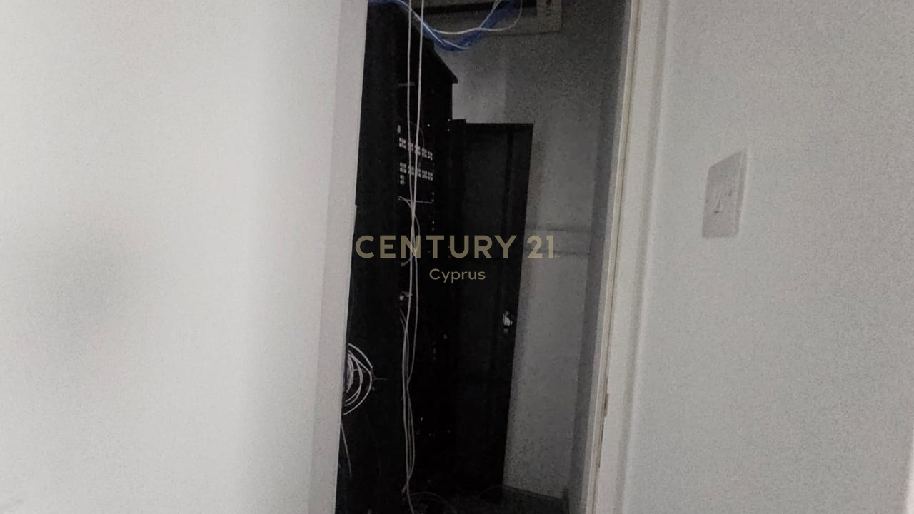 340m2 Office in Kato Polemidia, Limassol, Cyprus No. 55943