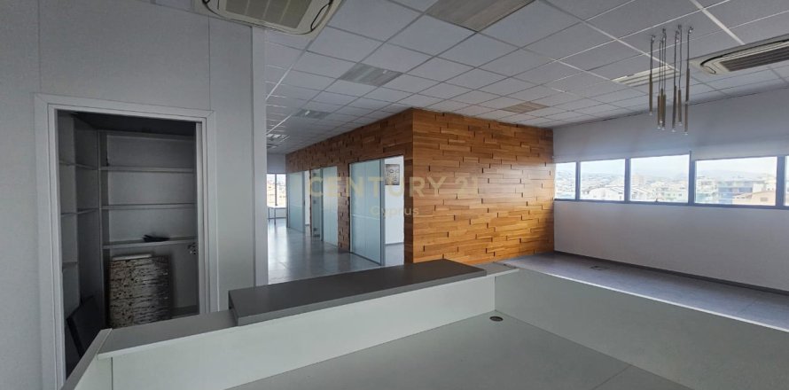 340m2 Oficina en Kato Polemidia, Limassol,  No. 55943