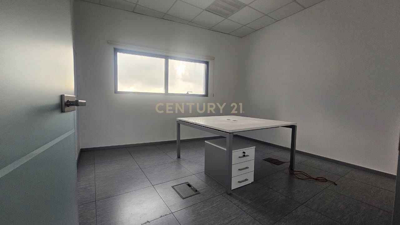 340m2 Office in Kato Polemidia, Limassol, Cyprus No. 55943