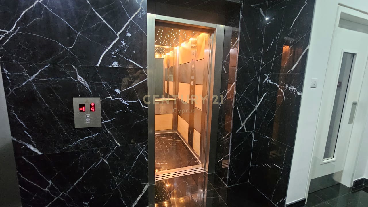 340m2 Office in Kato Polemidia, Limassol, Cyprus No. 55943