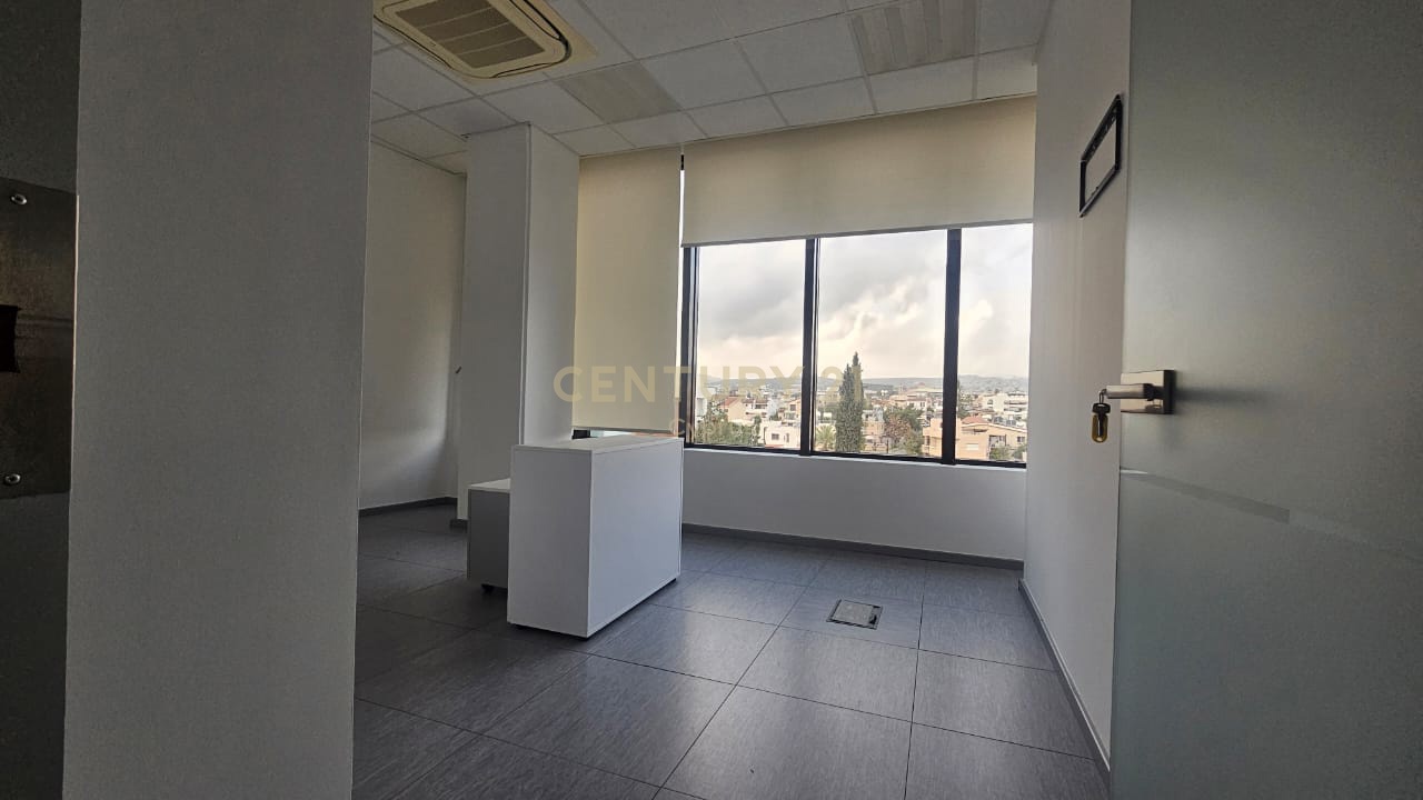 340m2 Office in Kato Polemidia, Limassol, Cyprus No. 55943