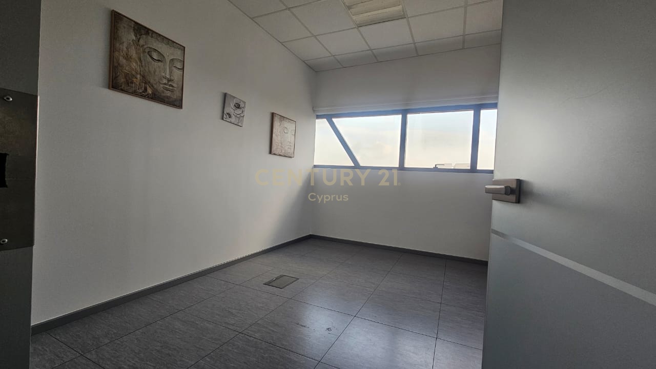340m2 Office in Kato Polemidia, Limassol, Cyprus No. 55943