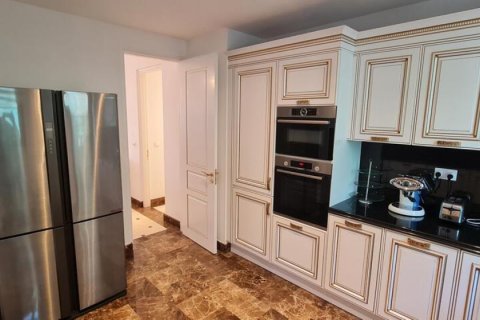 3 bedrooms Apartment in Limassol,  No. 38137 12