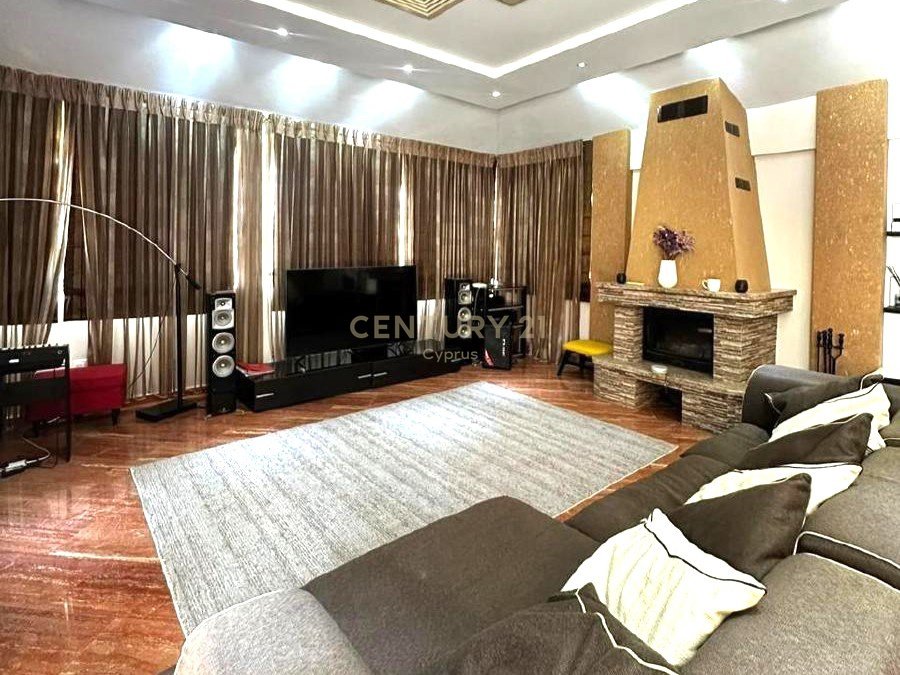4 bedrooms Villa in Pyrgos, Limassol, Cyprus No. 54108