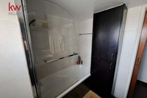 3 bedrooms Apartment in Larnaca, Larnaka,  No. 51038 10