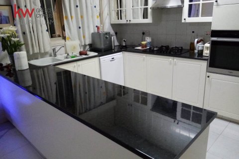 3 bedrooms Townhouse in Strovolos, Nicosia,  No. 40031 3