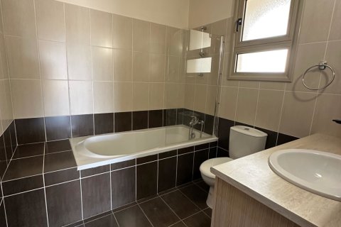 2 bedrooms Apartment in Larnaka, No. 40033 4