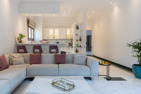 Вилла с 6 спальнями в Мутайяка, Лимасол,  № 35118 23