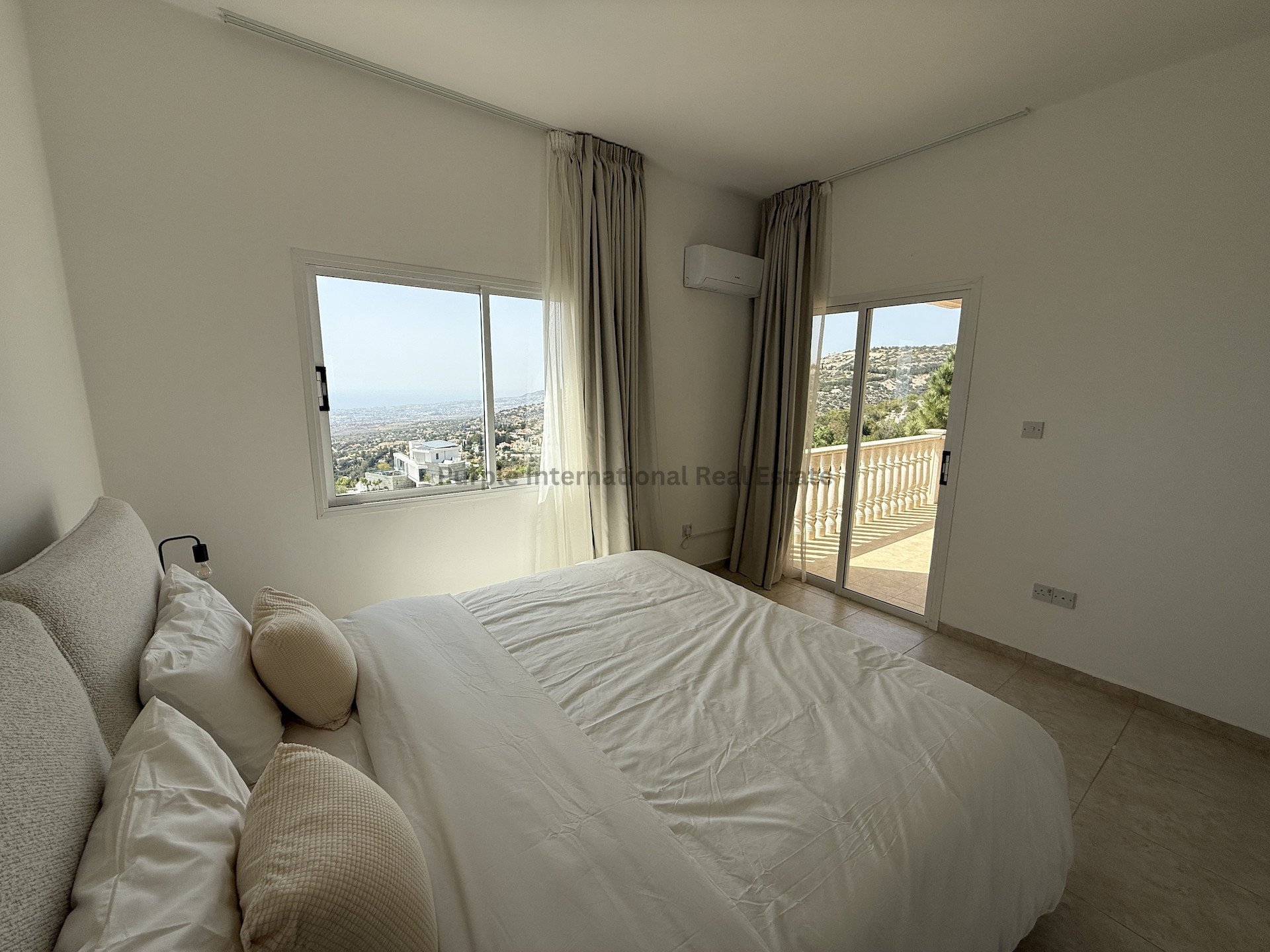 5 bedrooms Villa in Tala, Paphos, Cyprus No. 39428