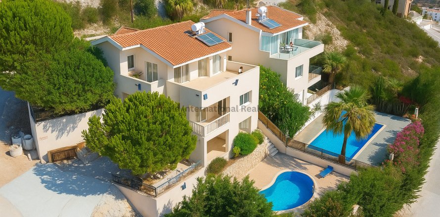 5 bedrooms Villa in Tala, Paphos, No. 39428