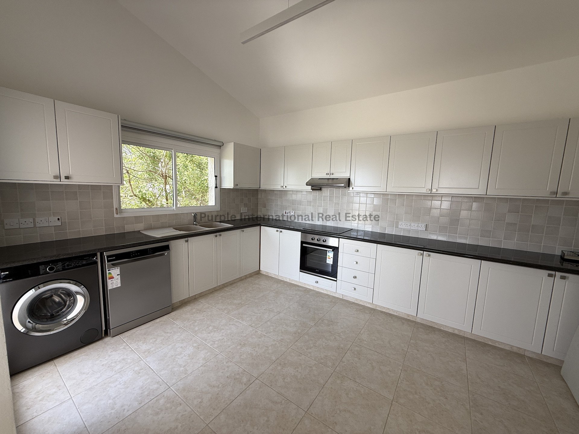 5 bedrooms Villa in Tala, Paphos, Cyprus No. 39428