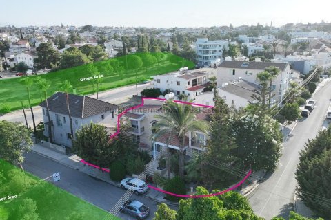 3 bedrooms Villa in Nicosia, No. 37295 2