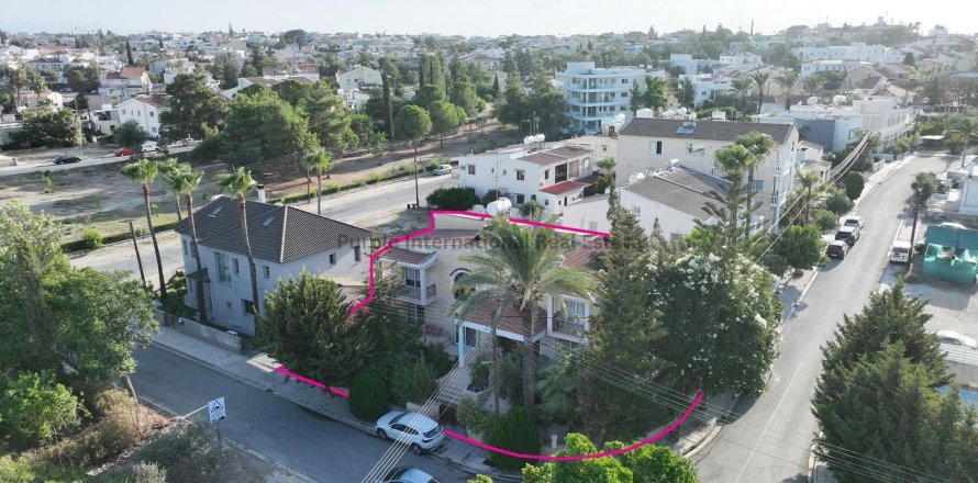 3 bedrooms Villa in Nicosia, No. 37295