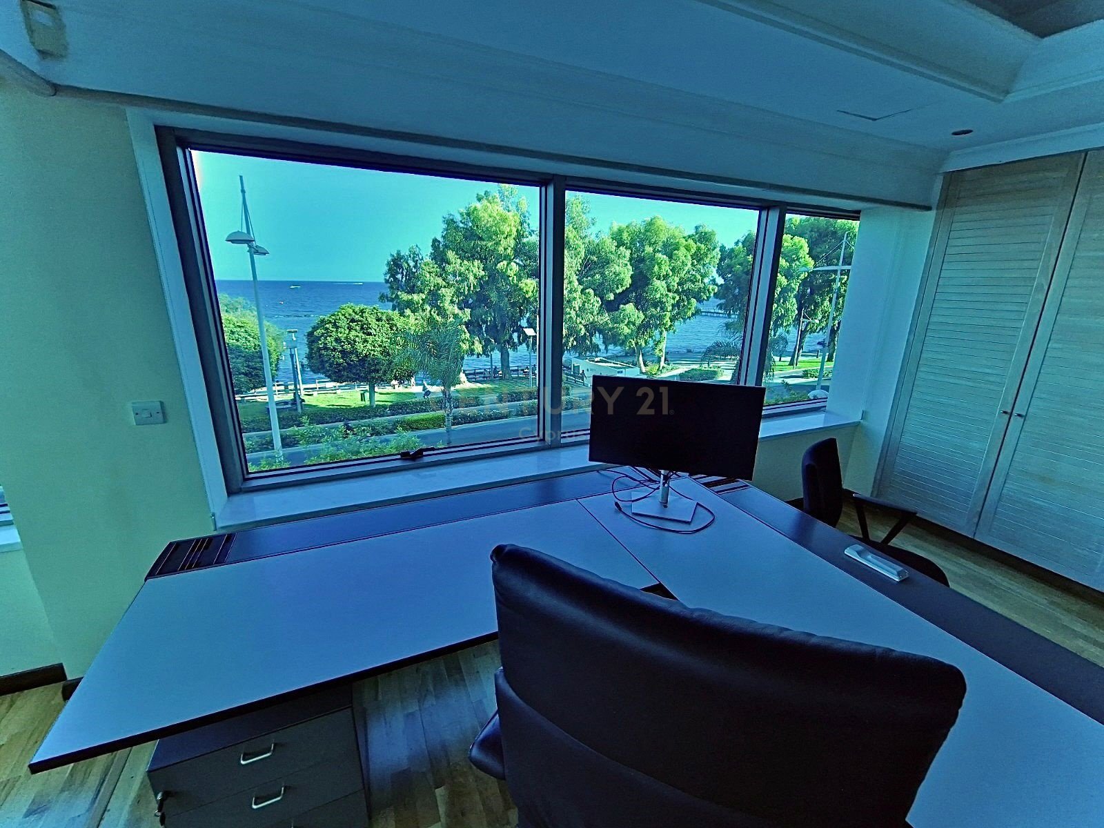 195m2 Office in Limassol, Cyprus No. 55568