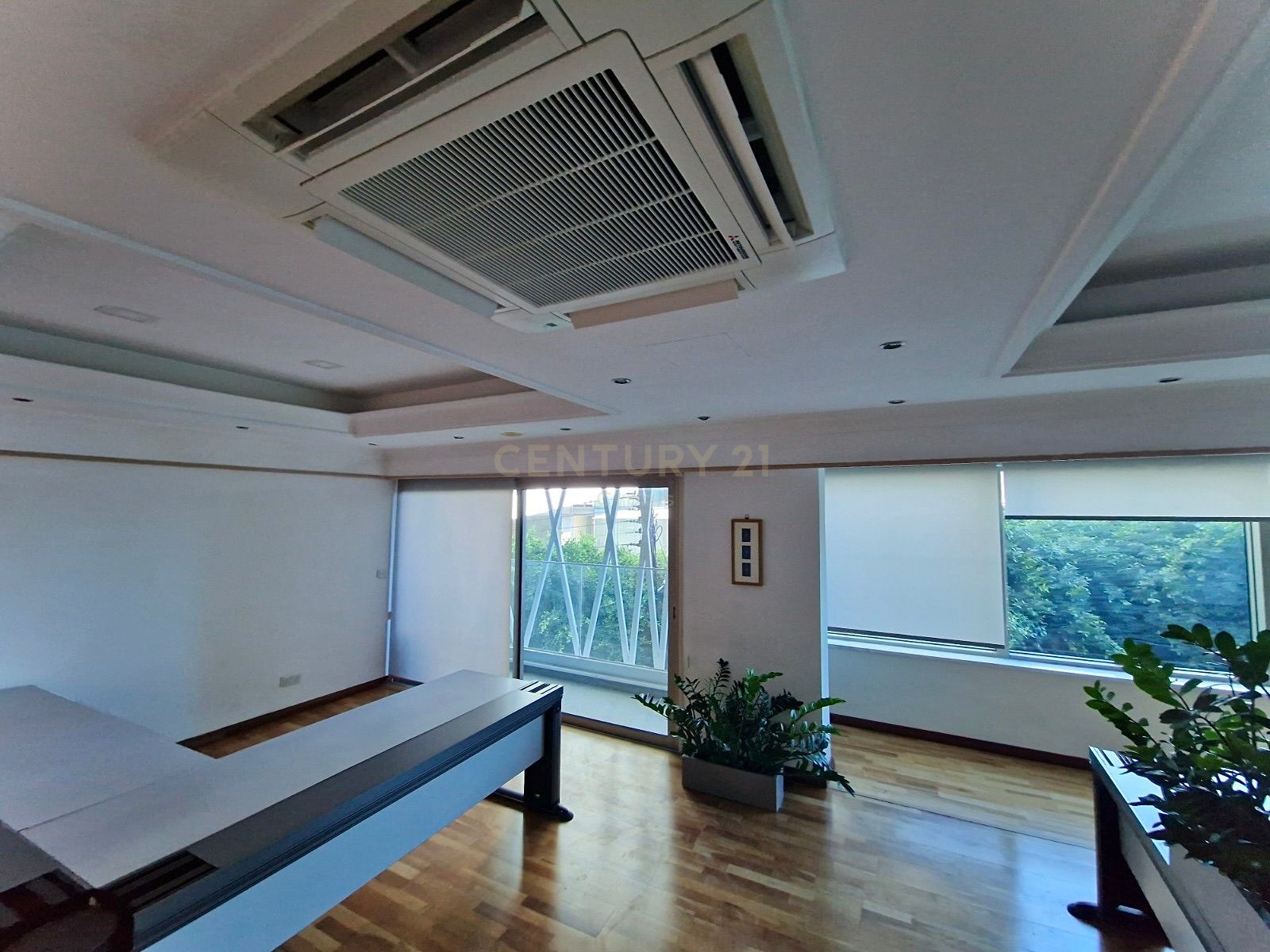 195m2 Office in Limassol, Cyprus No. 55568