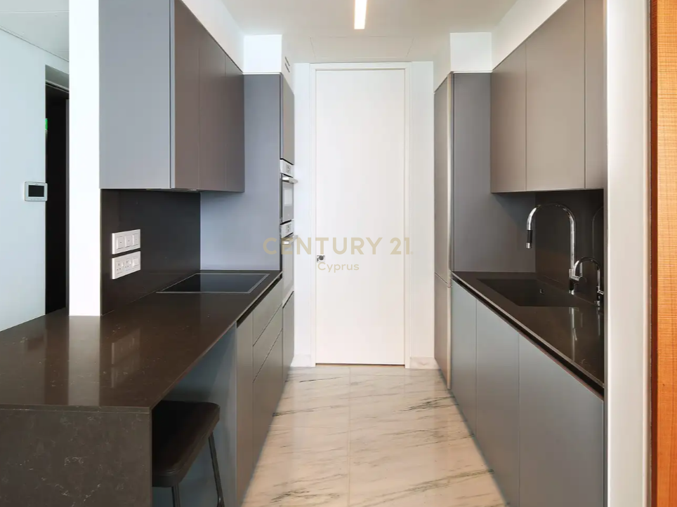 3 bedrooms Apartment in Limassol, Cyprus No. 55569