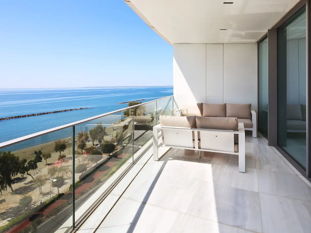 3 bedrooms Apartment in Limassol, Cyprus No. 55569