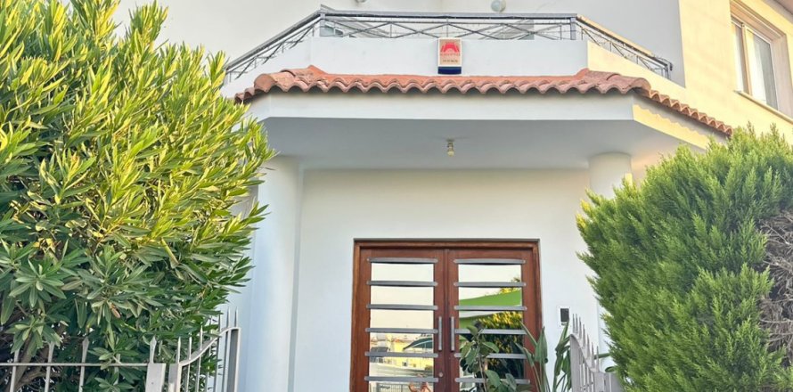 4 chambres Maison de Ville à Strovolos, Nicosia,  No. 39724