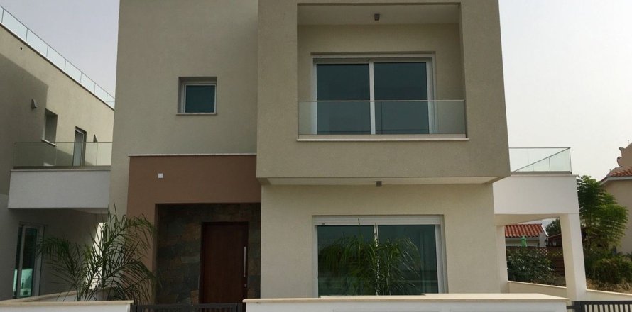 3 bedrooms Villa in Konia, Paphos,  No. 45582