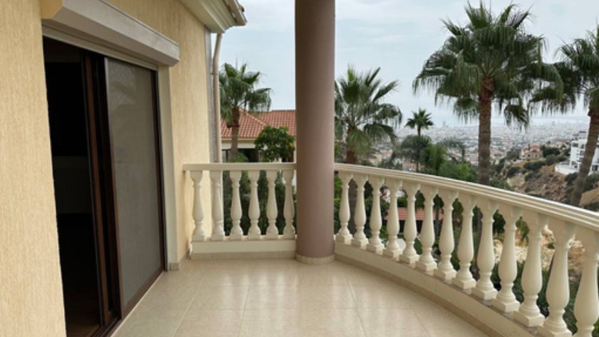 5 bedrooms Villa in Limassol, Cyprus No. 26782