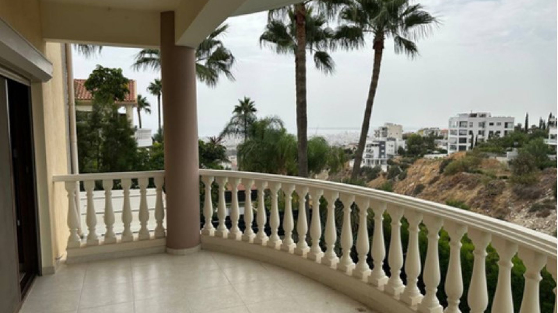 5 bedrooms Villa in Limassol, Cyprus No. 26782
