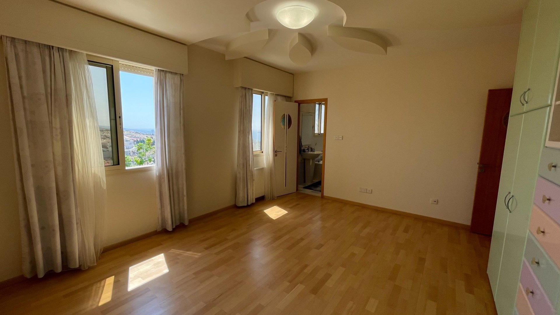 5 bedrooms Villa in Agios Tychonas, Limassol, Cyprus No. 26303