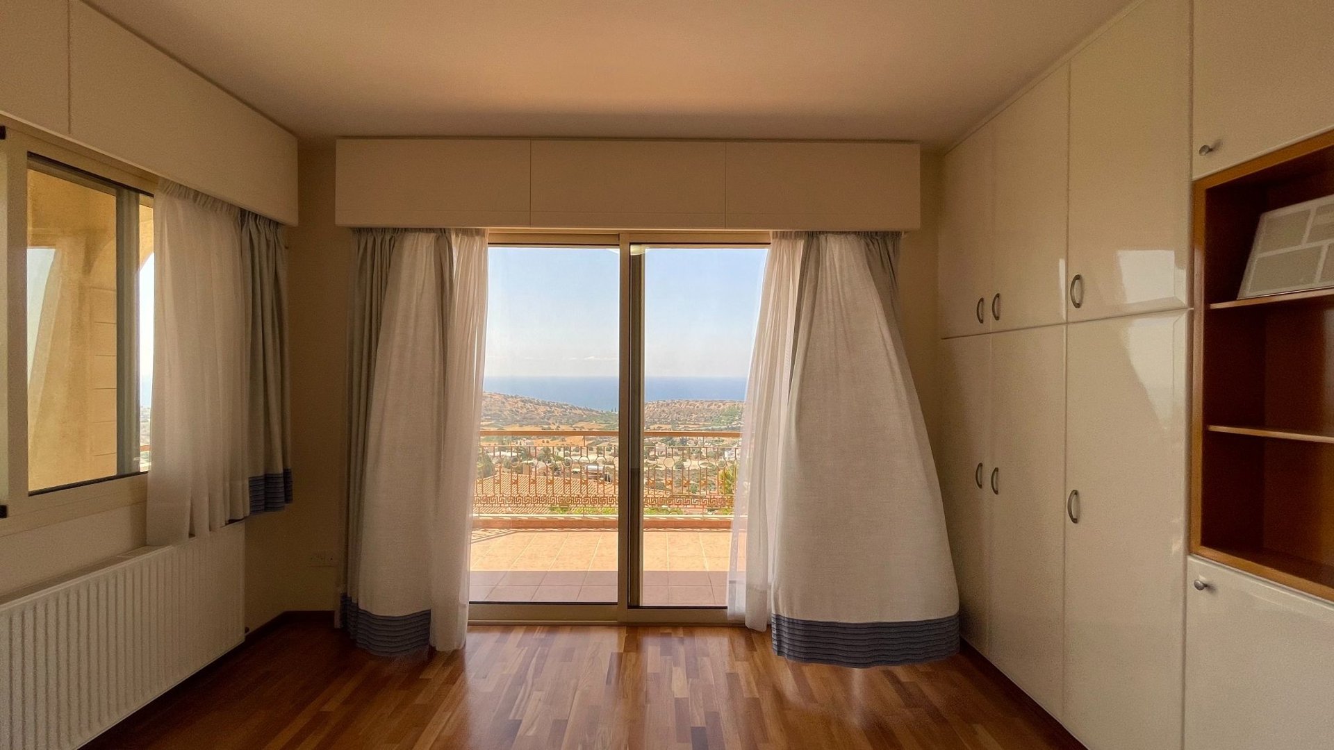 5 bedrooms Villa in Agios Tychonas, Limassol, Cyprus No. 26303