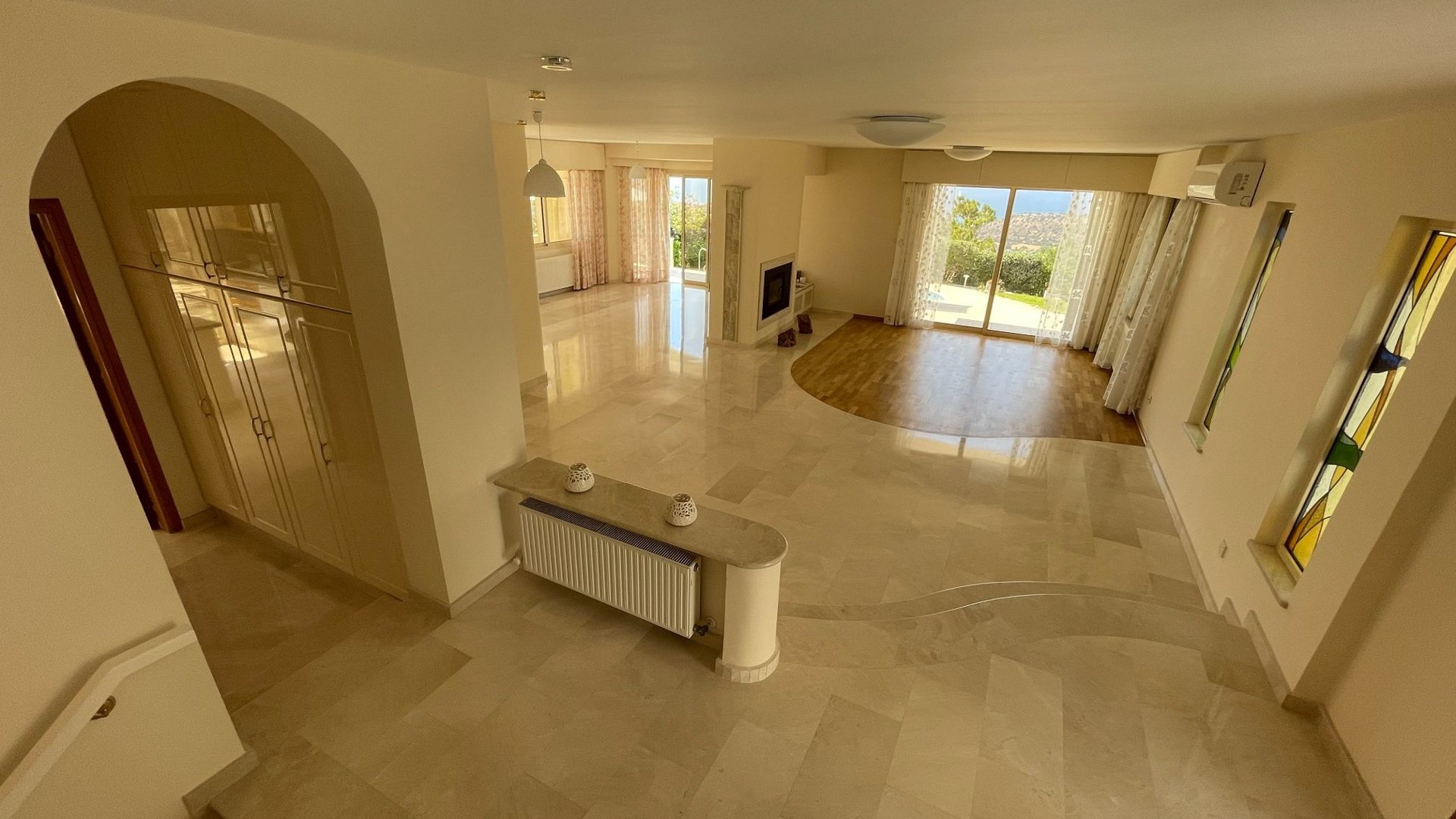 5 bedrooms Villa in Agios Tychonas, Limassol, Cyprus No. 26303