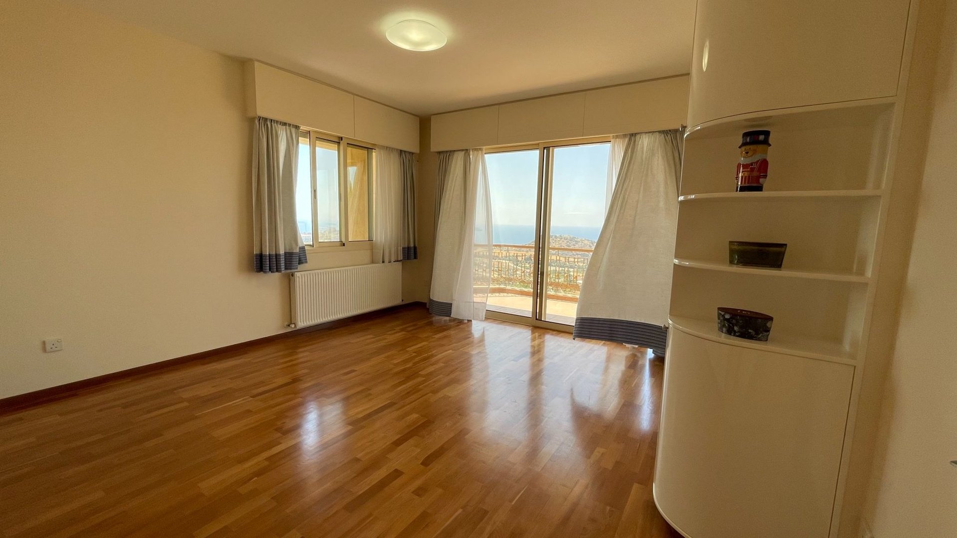 5 bedrooms Villa in Agios Tychonas, Limassol, Cyprus No. 26303