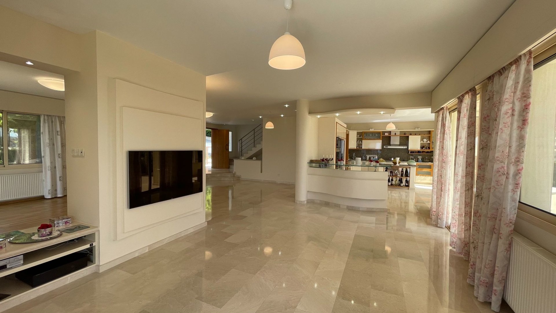 5 bedrooms Villa in Agios Tychonas, Limassol, Cyprus No. 26303